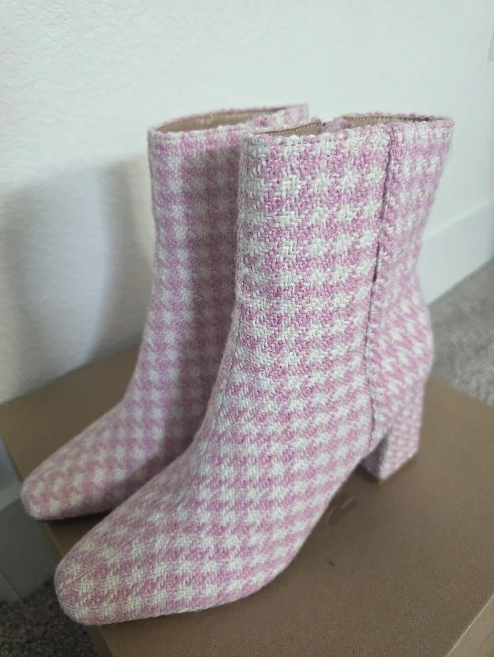 Steve Madden Women's Pink/White Houndstooth Tweed Ankle Boots (US 7.5)